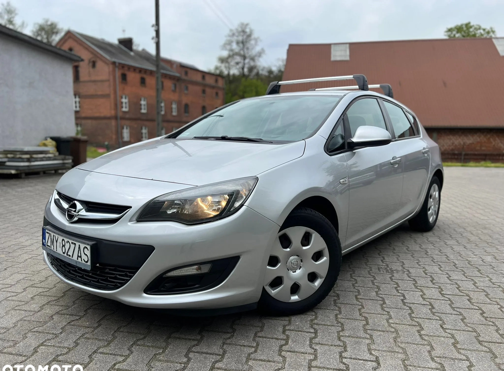 Opel Astra cena 25000 przebieg: 306000, rok produkcji 2014 z Piechowice małe 79